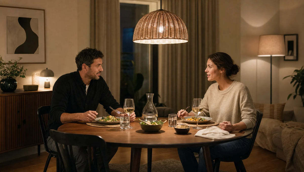 Korblüster modern ins Esszimmer integrieren